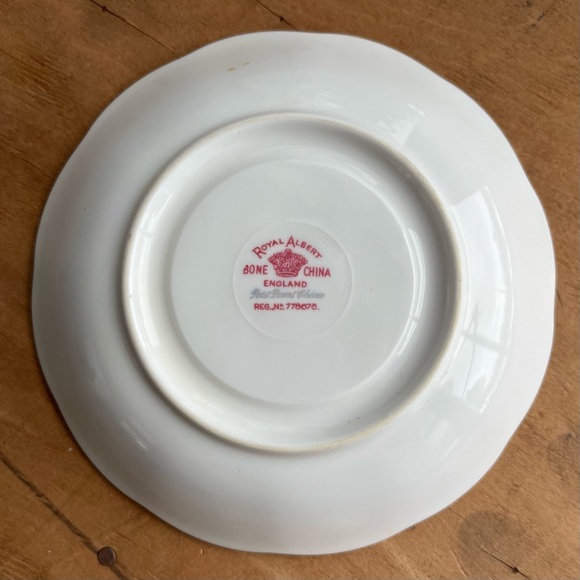 Vintage Royal Albert Bone China PETIT POINT
#778676 Replacement Saucer England - Picture 3 of 3